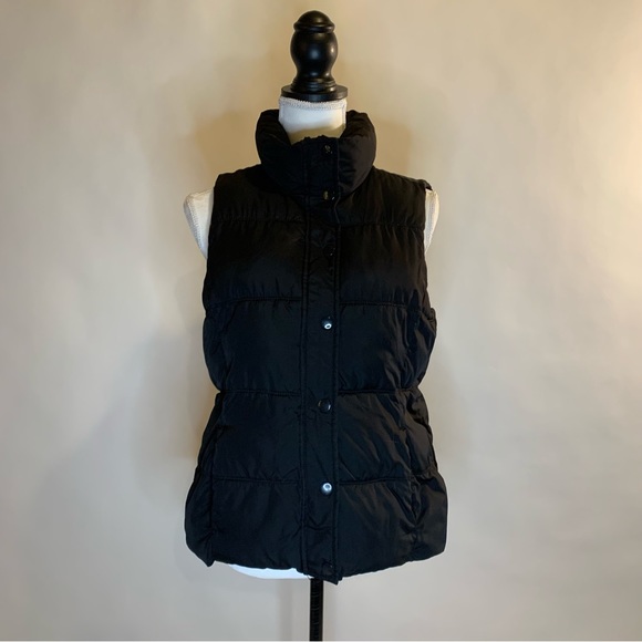 Old Navy Black Puffer Vest with Pockets Size Medium - Picture 3 of 16